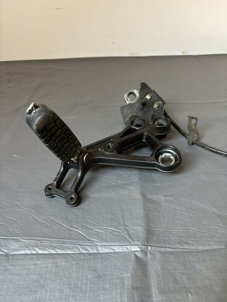 Set podnózek nóżka stopka YAMAHA YZF125 R 14-18