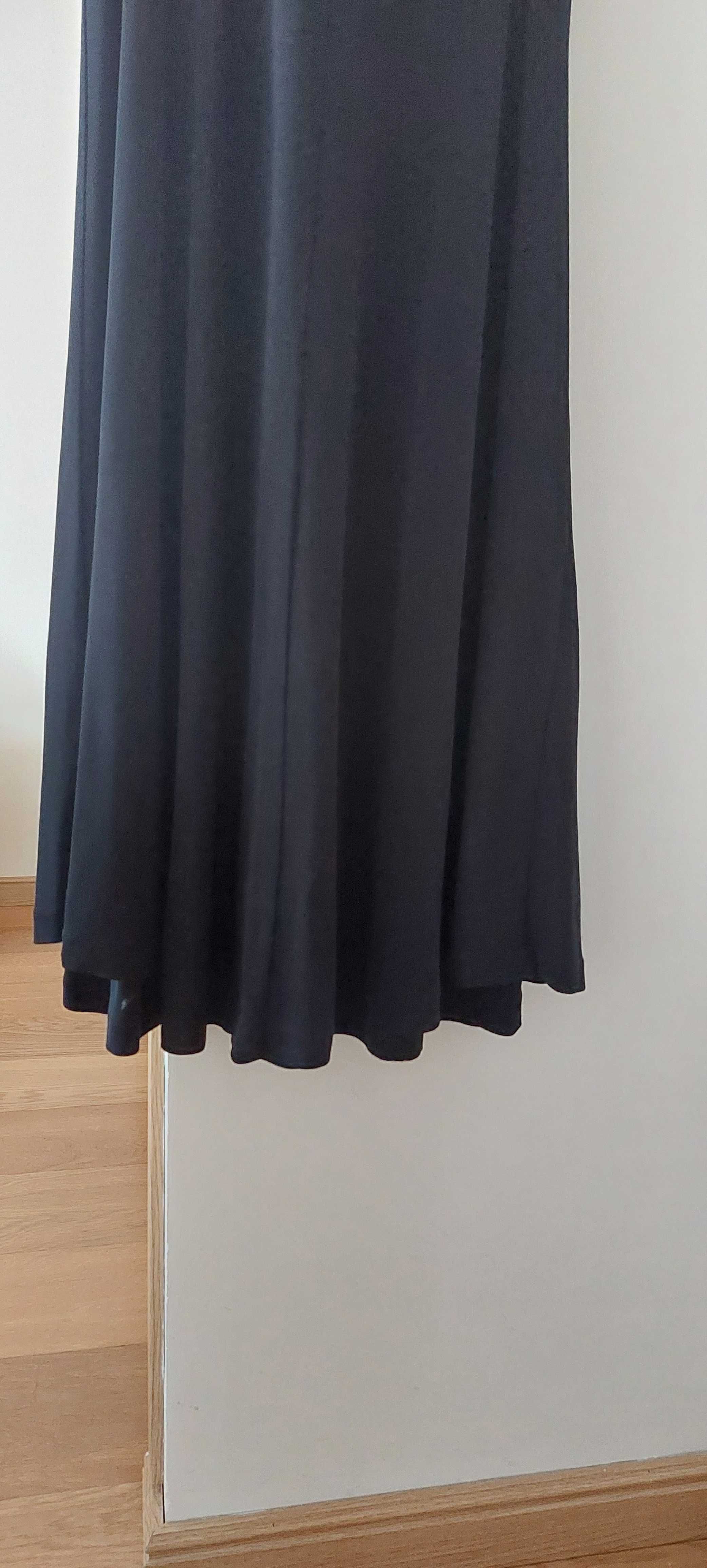 Vestido preto, c/ decote halter, da massimo dutti.