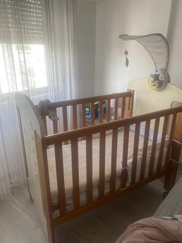 Cama/berço grades da Trama com colchao incluido.