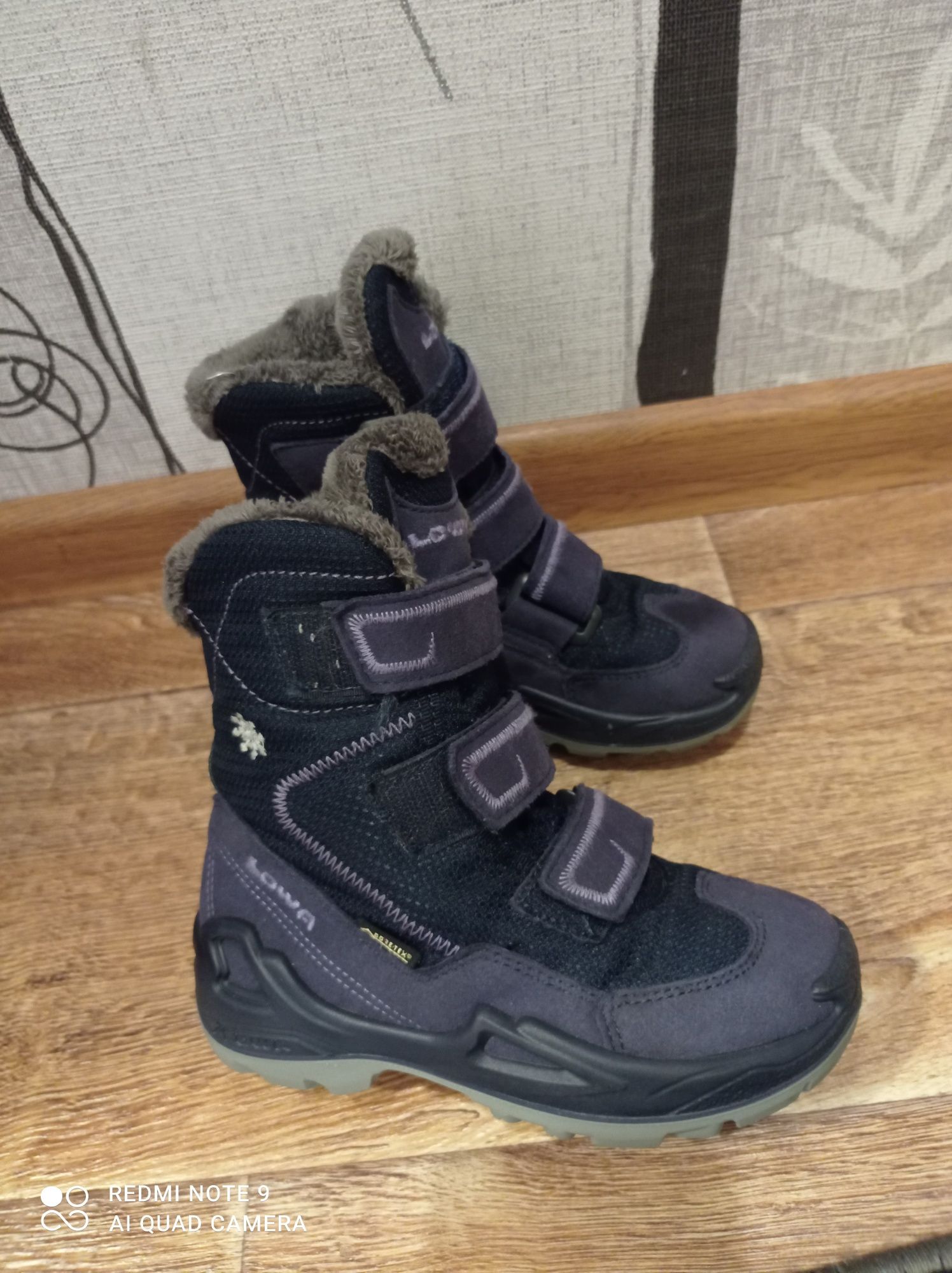 Новые зимние сапоги lowa gore tex р 28