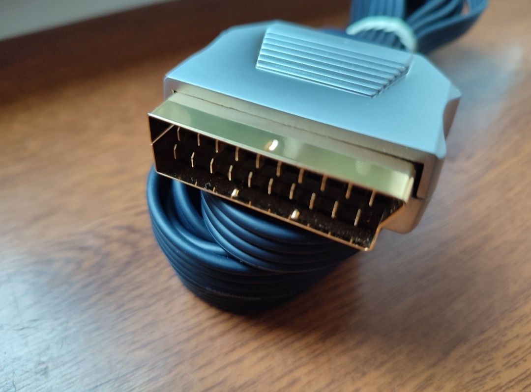 Kabel ATARI XE HQ S-video RGB Scart Metal złocony 2.5m