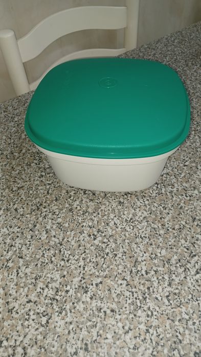 Caixa térmica tupperware