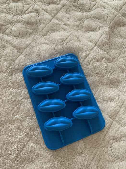 Форми для льоду у формі губ