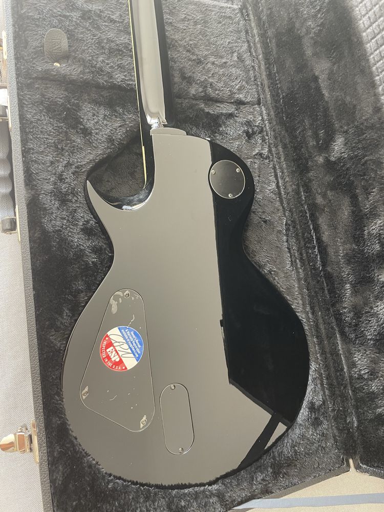 ESP LTD EC-1000 Black EMG com Case ESP