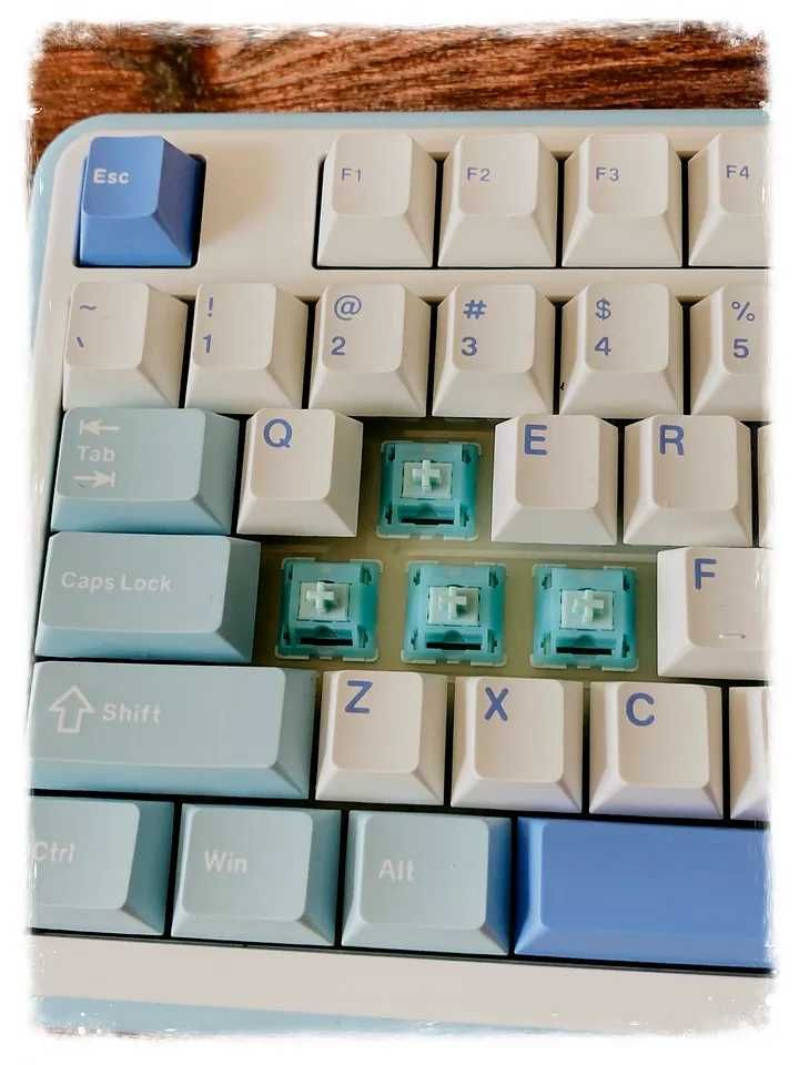 Mechlands Vibe99 tri-mode 1800 layout 1k polling