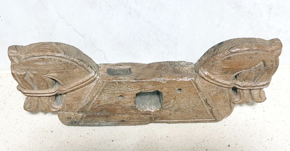 Linda antiga talha em madeira "cavalos" esculpida à mão