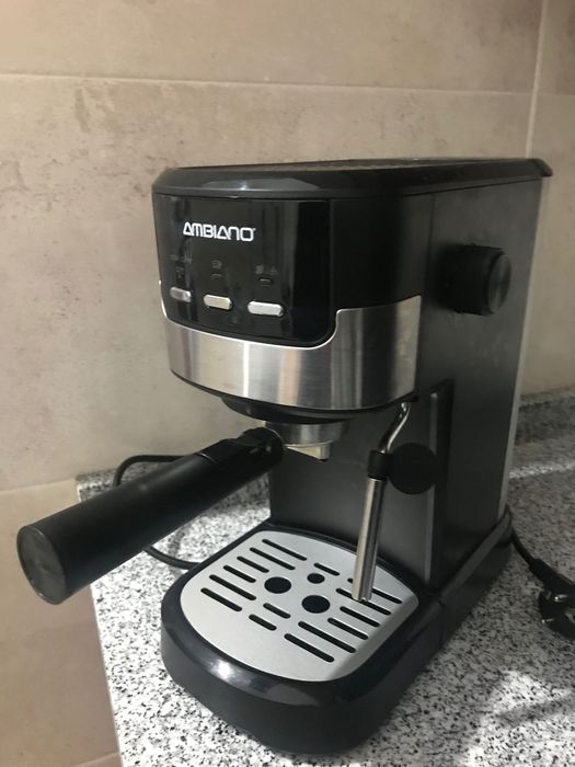 Máquina de café quase nova