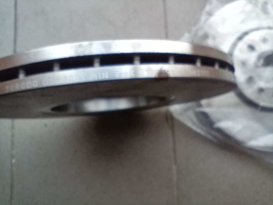 Sprzedam nowe tarcze hamulcowe