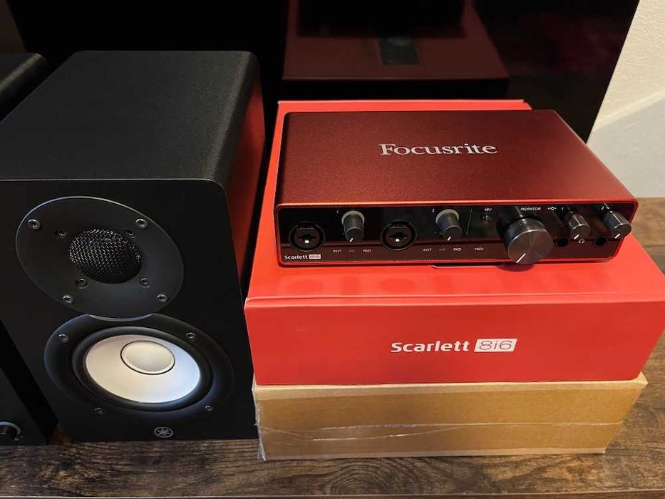 Interface Focusrite 8i6 3rd Gen e Monitors Yamaha HS4, como novo!