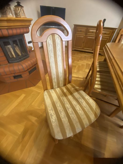Stół z krzesłami drewniany