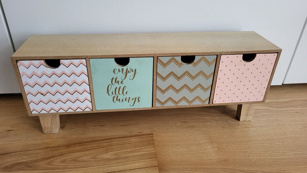 Szafka z szufladkami