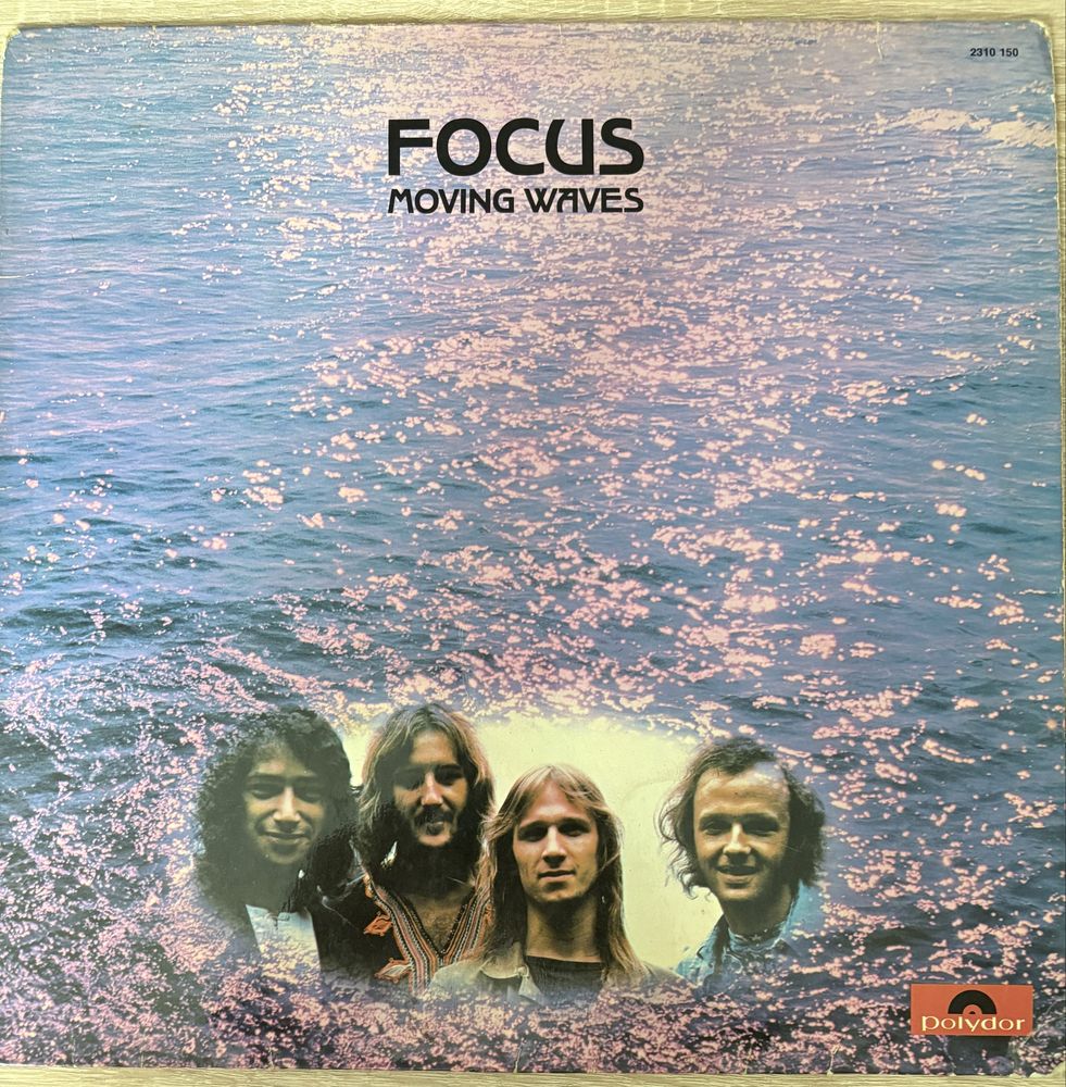 Focus-Moving waves