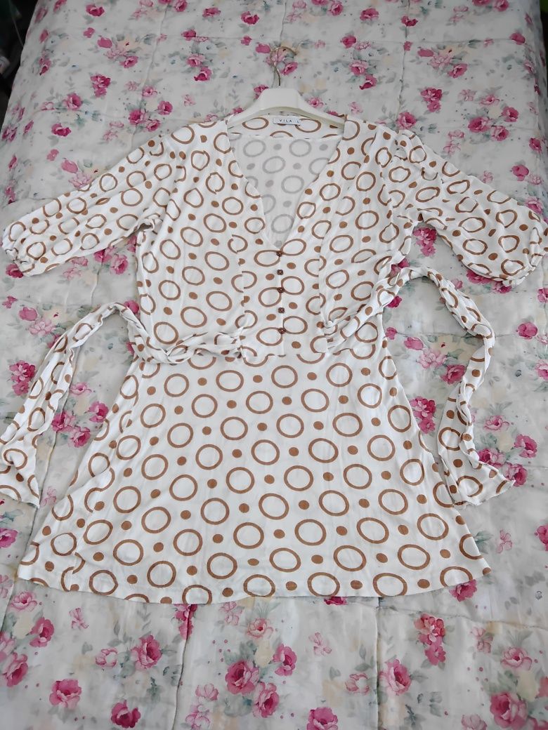 Três vestidos XS, M, L