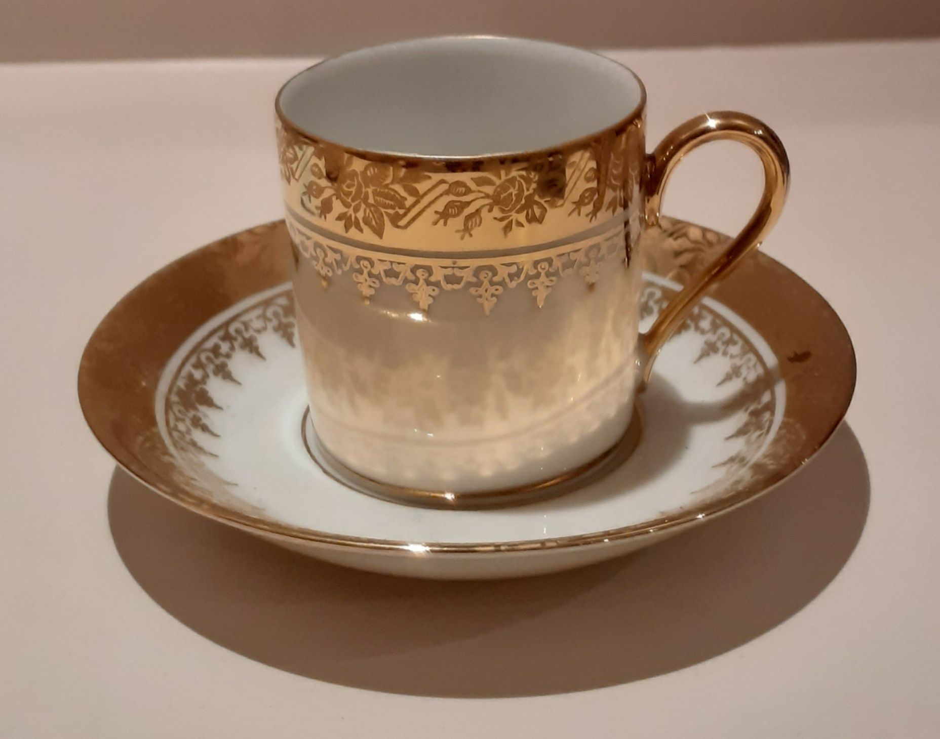 Chávena de café antiga de porcelana alemã