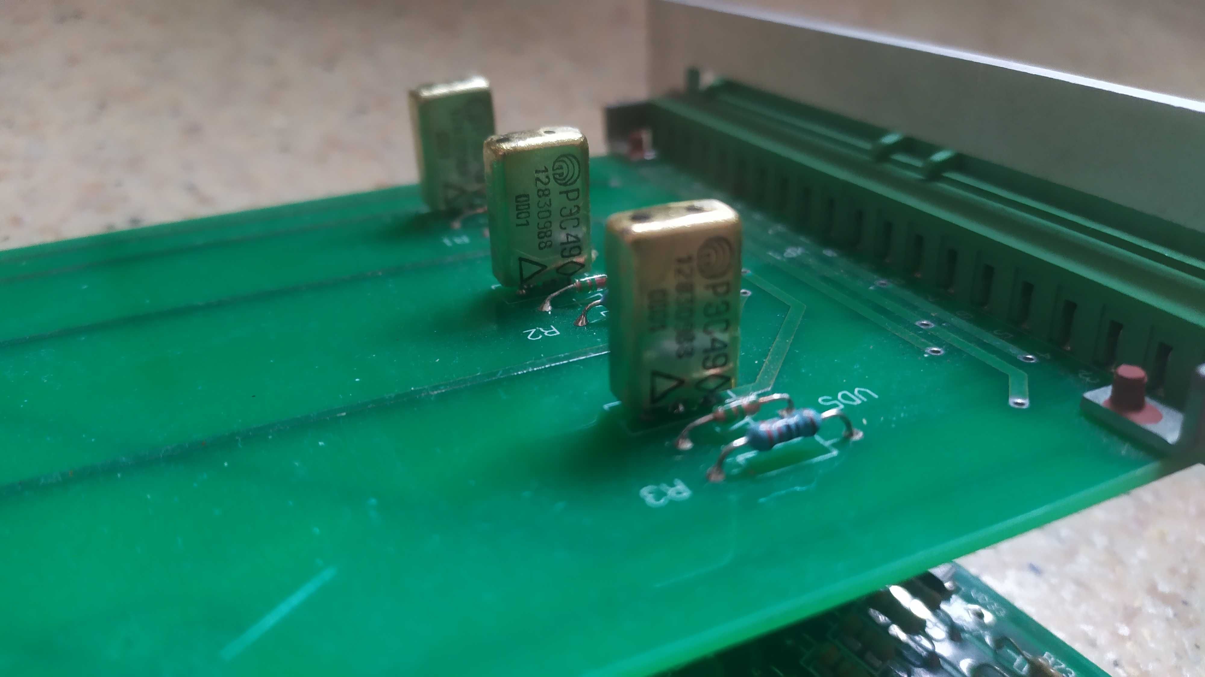 Платы радиодетали микросхемы контроллера станка реле транзисторы