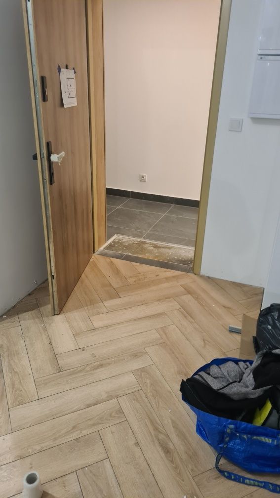 Panele  w Jodełke  135m2 firmy Weninger Dąb California AC6 12mm
