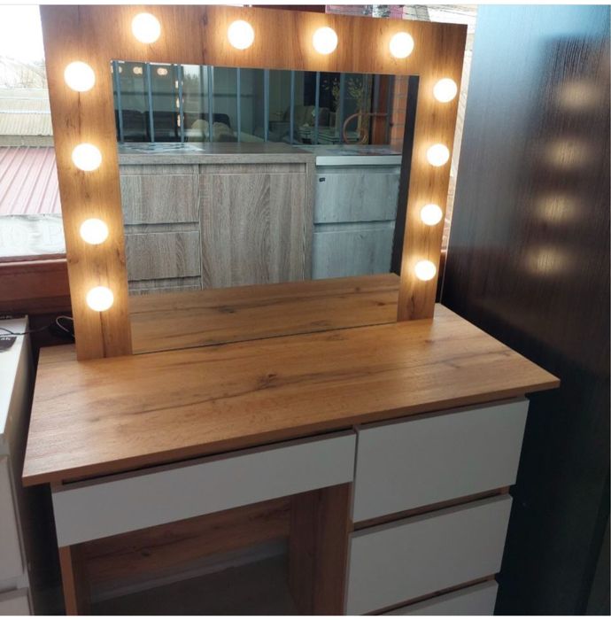 Туалетний столик з підсвіткою косметичний стіл дзеркало для макіяжу