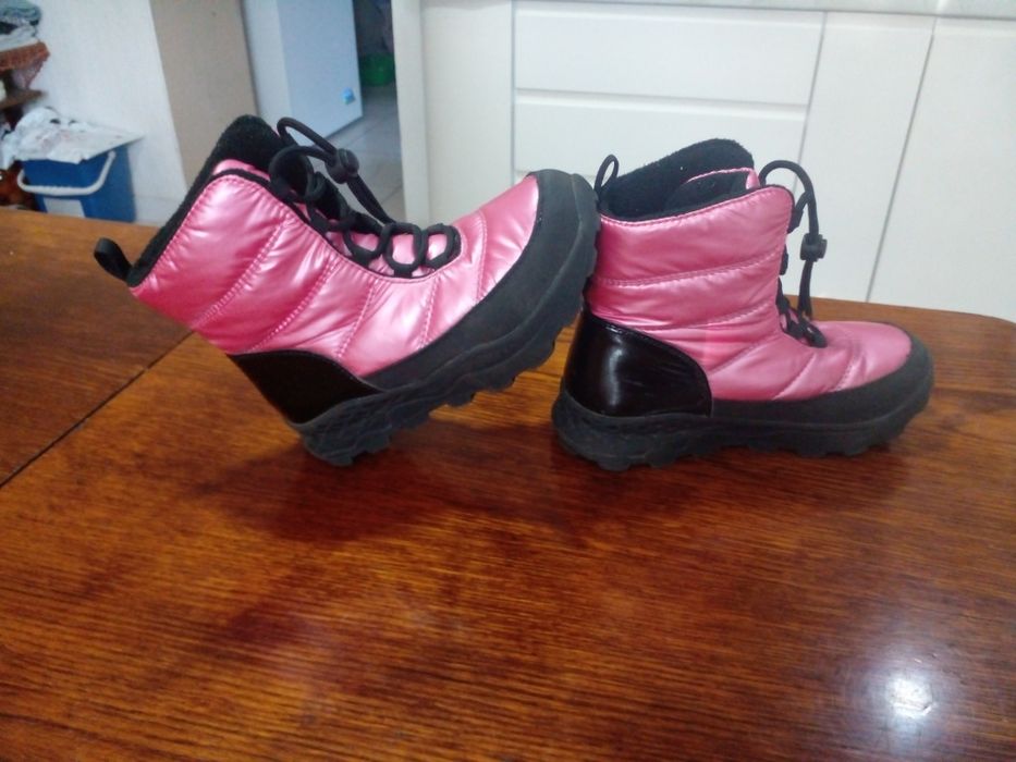 Сапожки на дівчинку рожеві 32розмір ..ідеальні