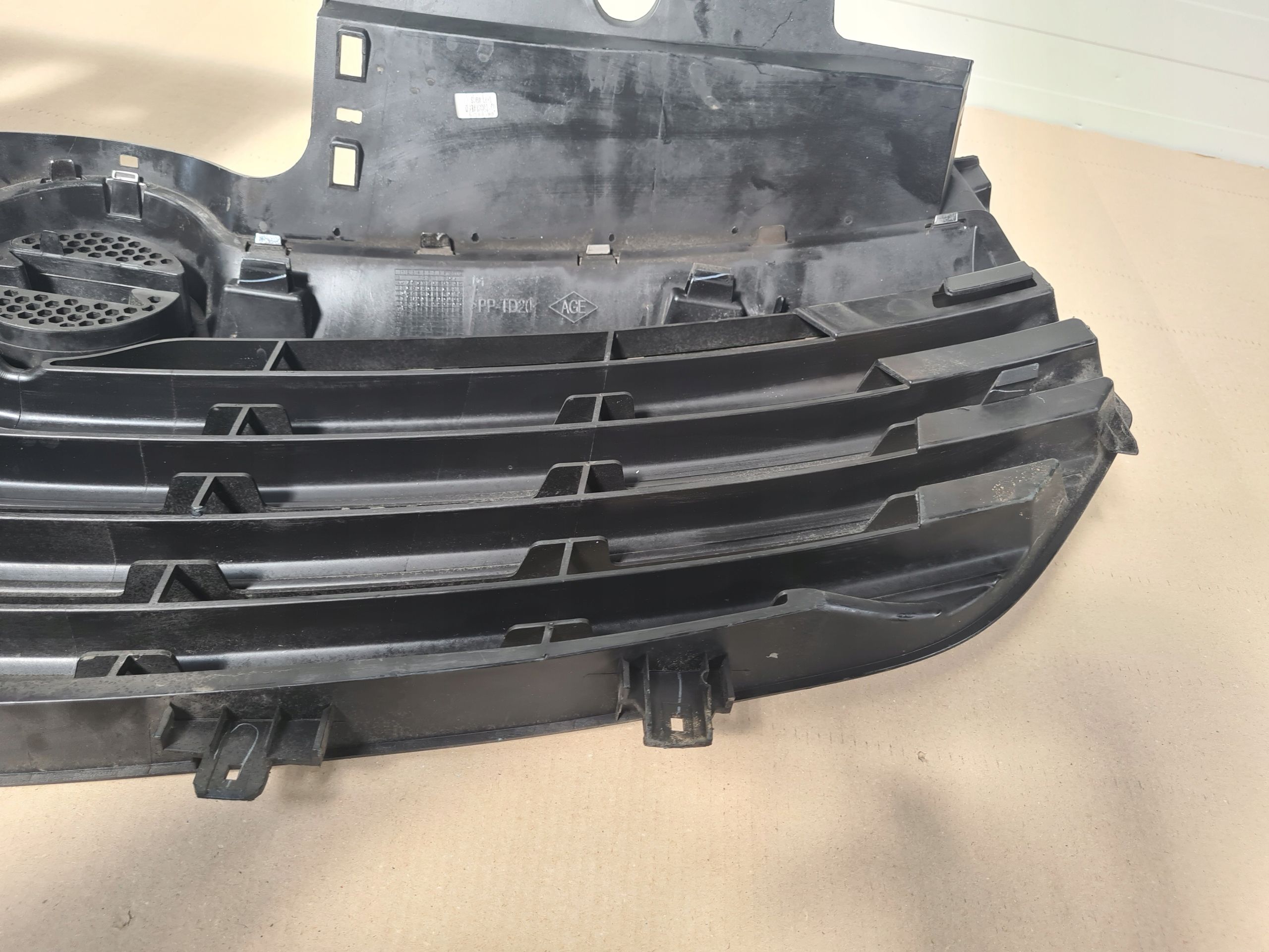 Grill Atrapa Zderzaka Opel Vivaro