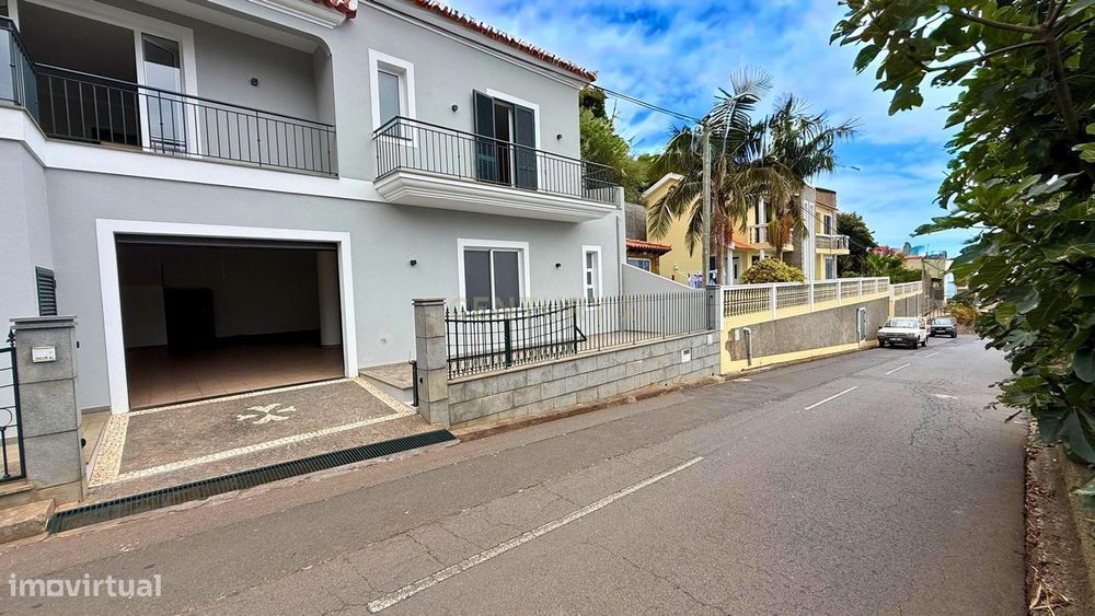 Moradia T3 Com Sótão Habitável e Vista Mar na Ponta do Sol