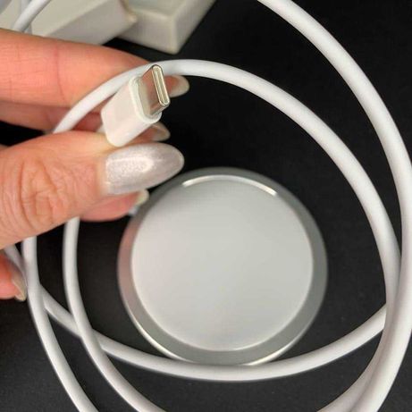 Бездротова зарядка для iPhone Apple MagSafe Battery