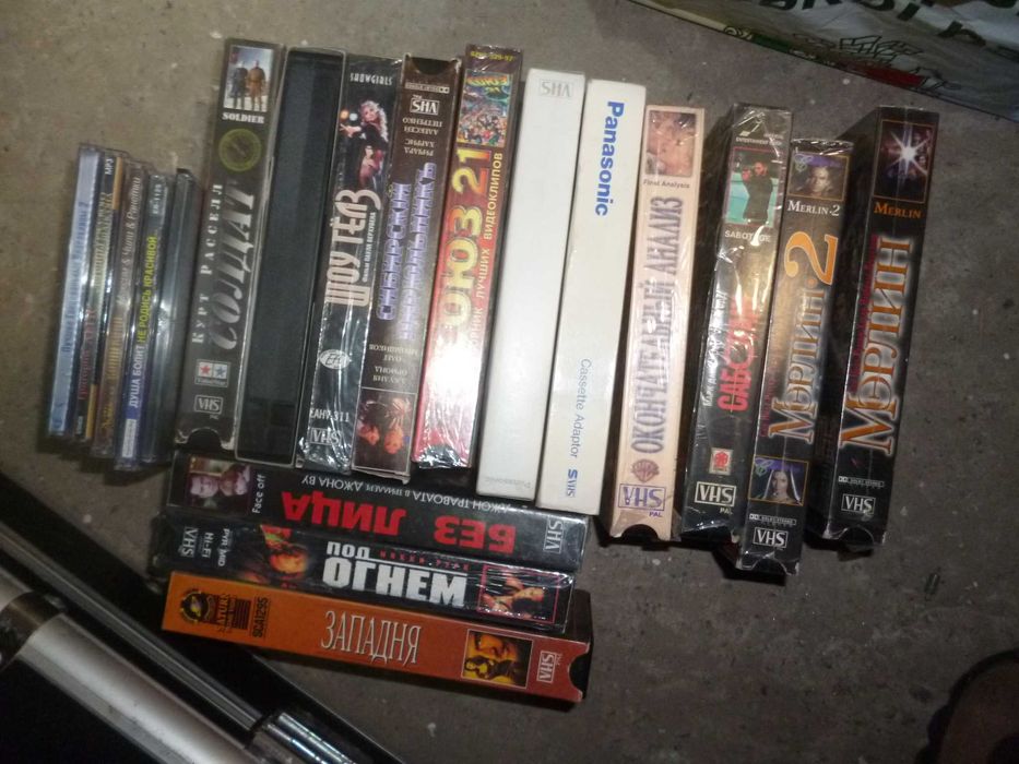 видео кассета с фильмами, диски
