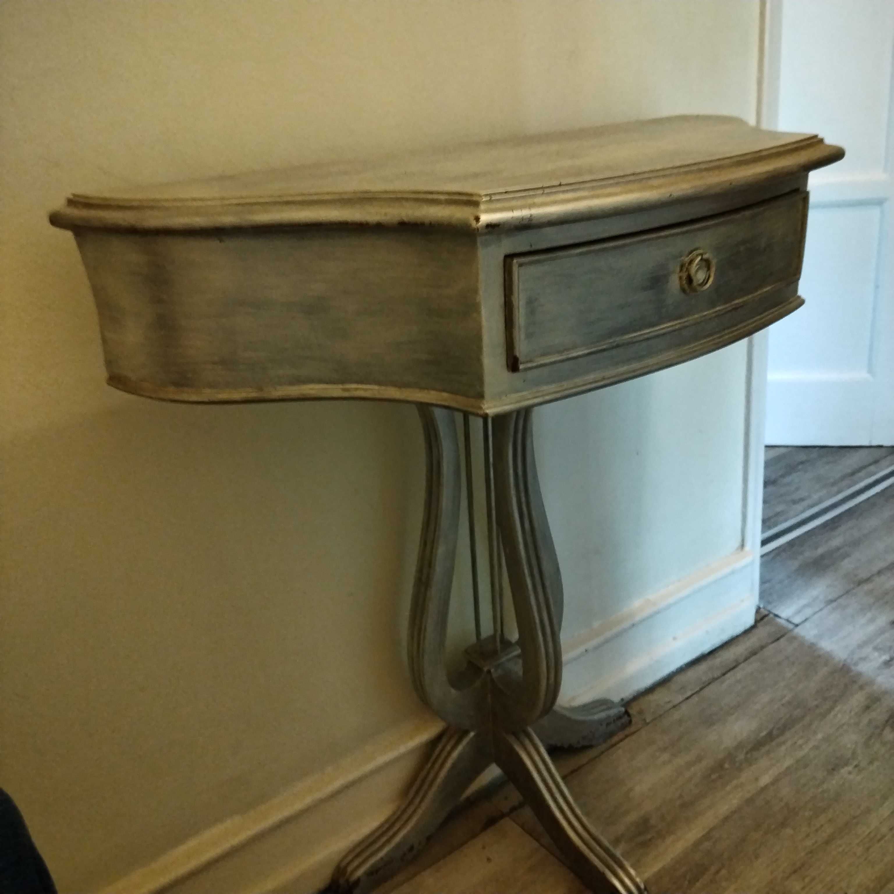 Mesa de canto pintada prata