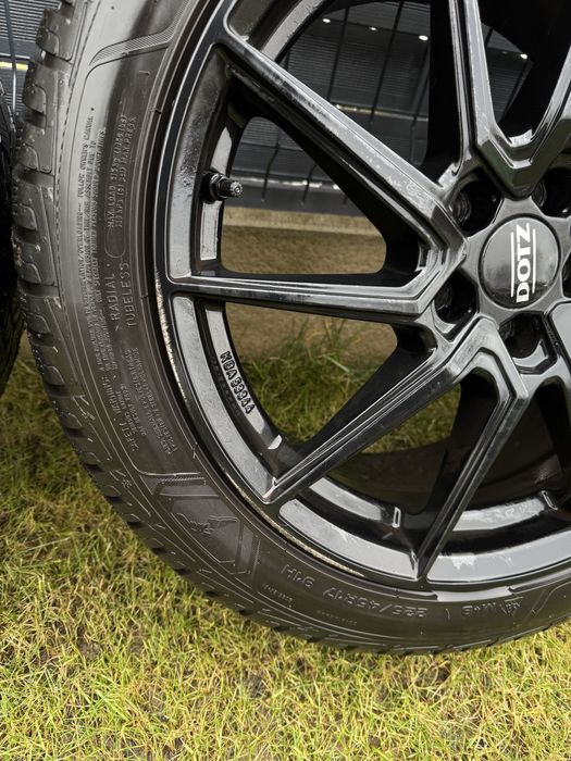 Komplet kol: opony Good year z felgami Dotz