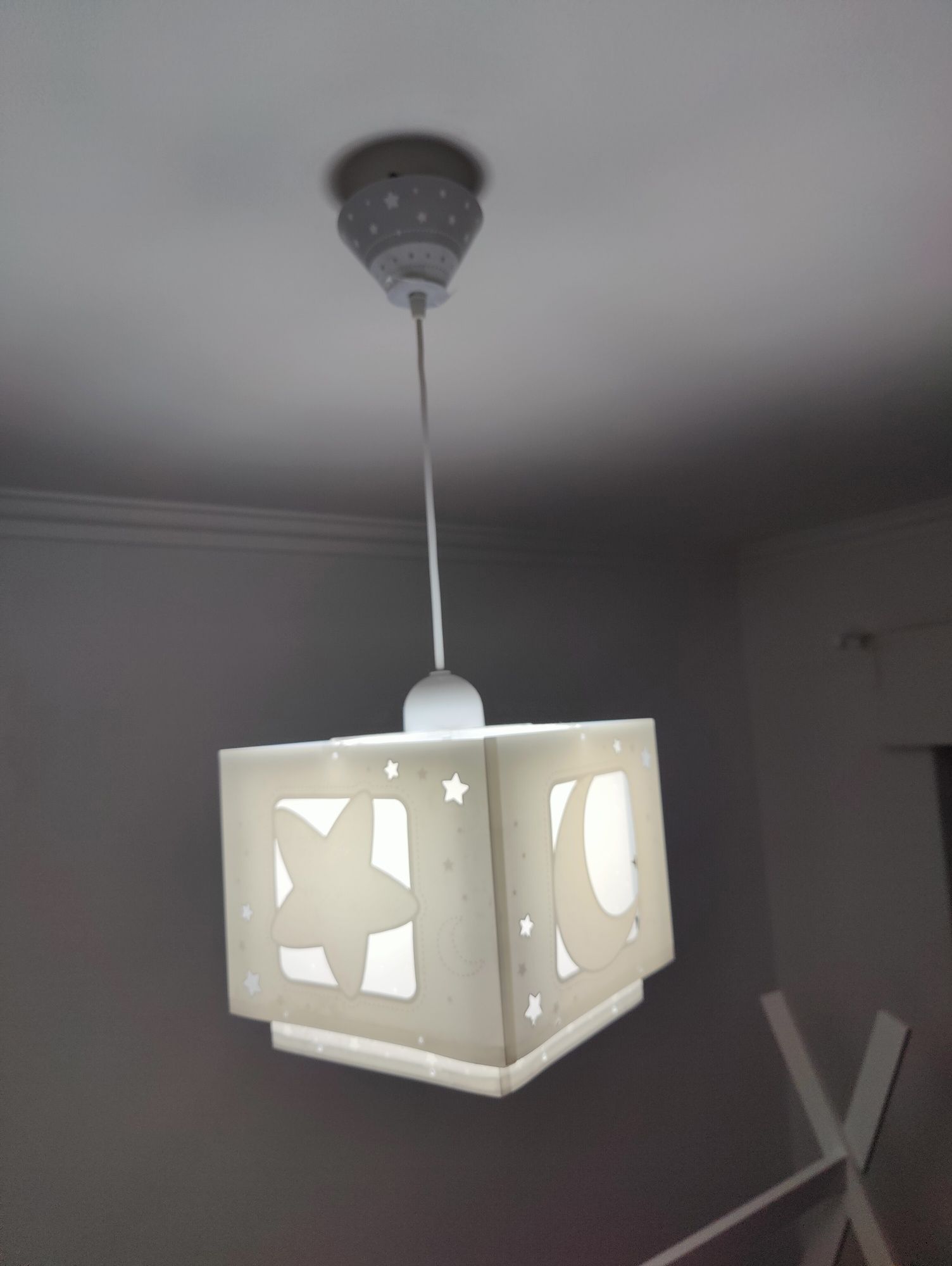 Conjunto 2 cortinados e candeeiro de teto que brilha no escuro cinza