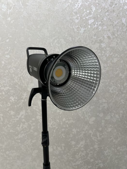 Постійне світло Godox SL100D + штатив + софтбокс