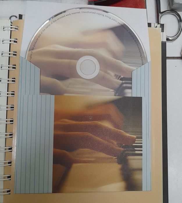 Livro Learn to play keiboards com cd / Bom estado