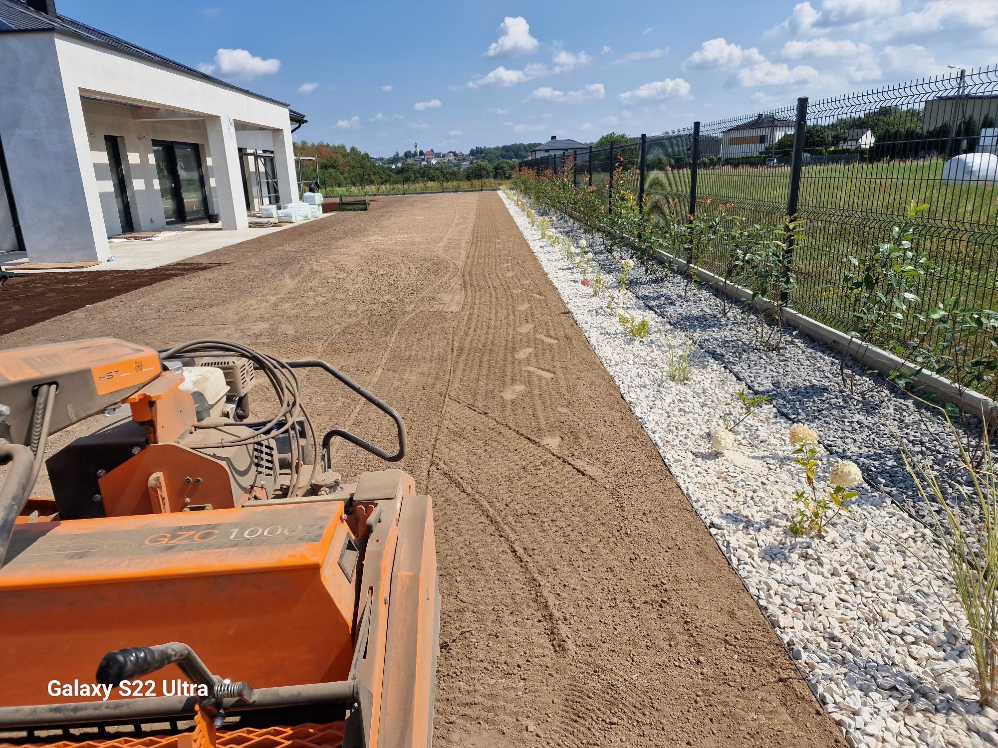 Profesjonalny wysiew trawy, zakładanie trawników, Eliet GZC 1000