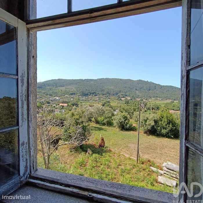 Casa de Campo T3 em Freixieiro de Soutelo de 382,00 m2