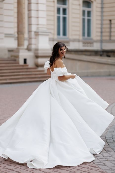 Плаття  весільне атласне