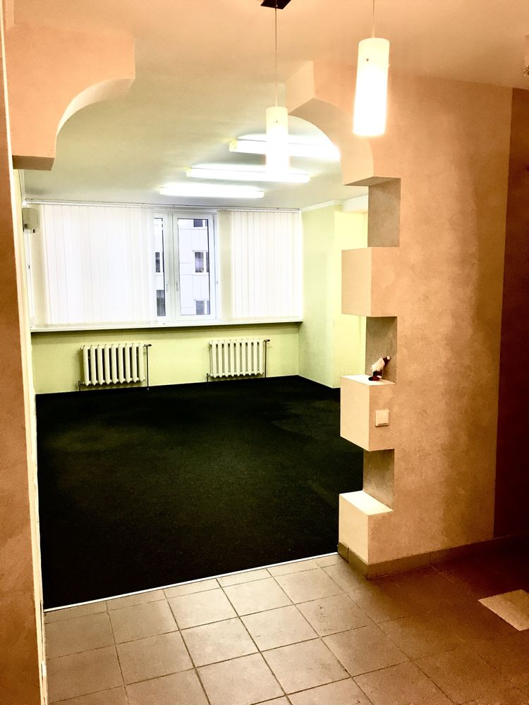 Під салон краси або офіс 100м.кв. Без меблів Метро Позняки