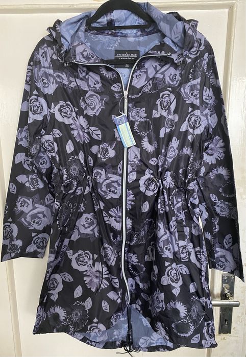 nowy unikatowy letni płaszcz przeciwdeszczowy w róże