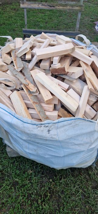 Suche drewno , odpady produkcyjne, twarde, jesion dąb. Suche