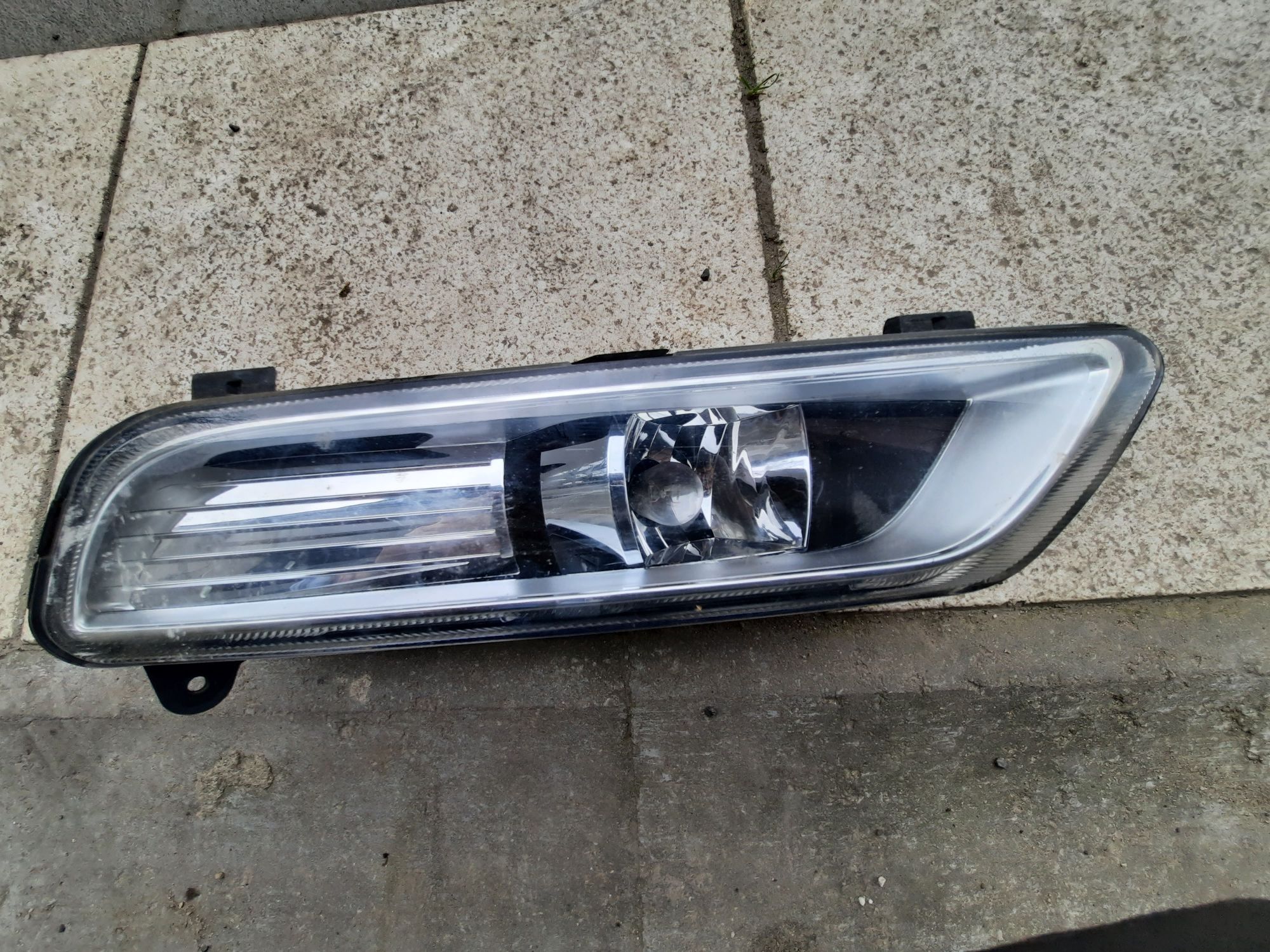 Halogen prawy VW Passat B7