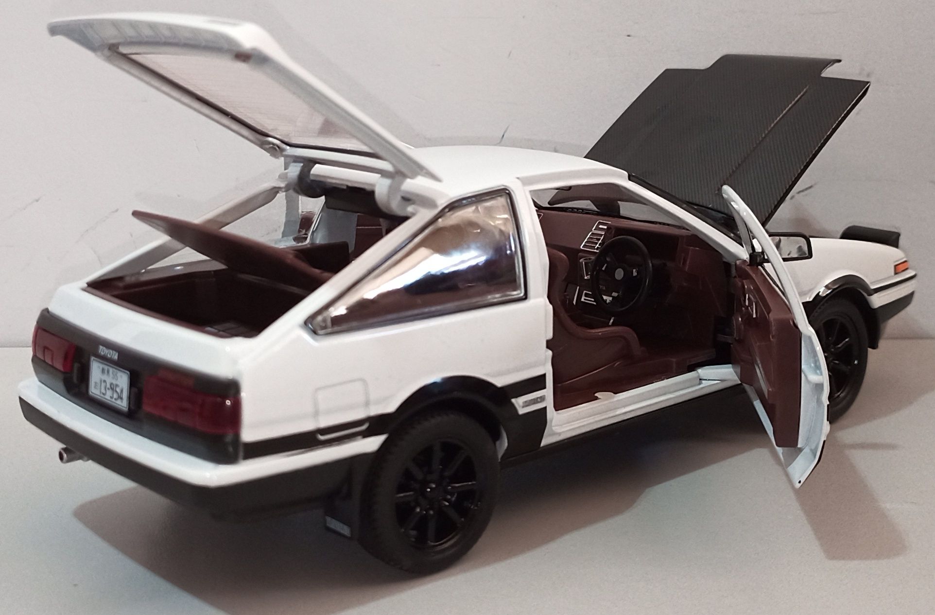 TOYOTA TRUENO AE86 модель 1:24 Miniauto. Металл, звук, свет.