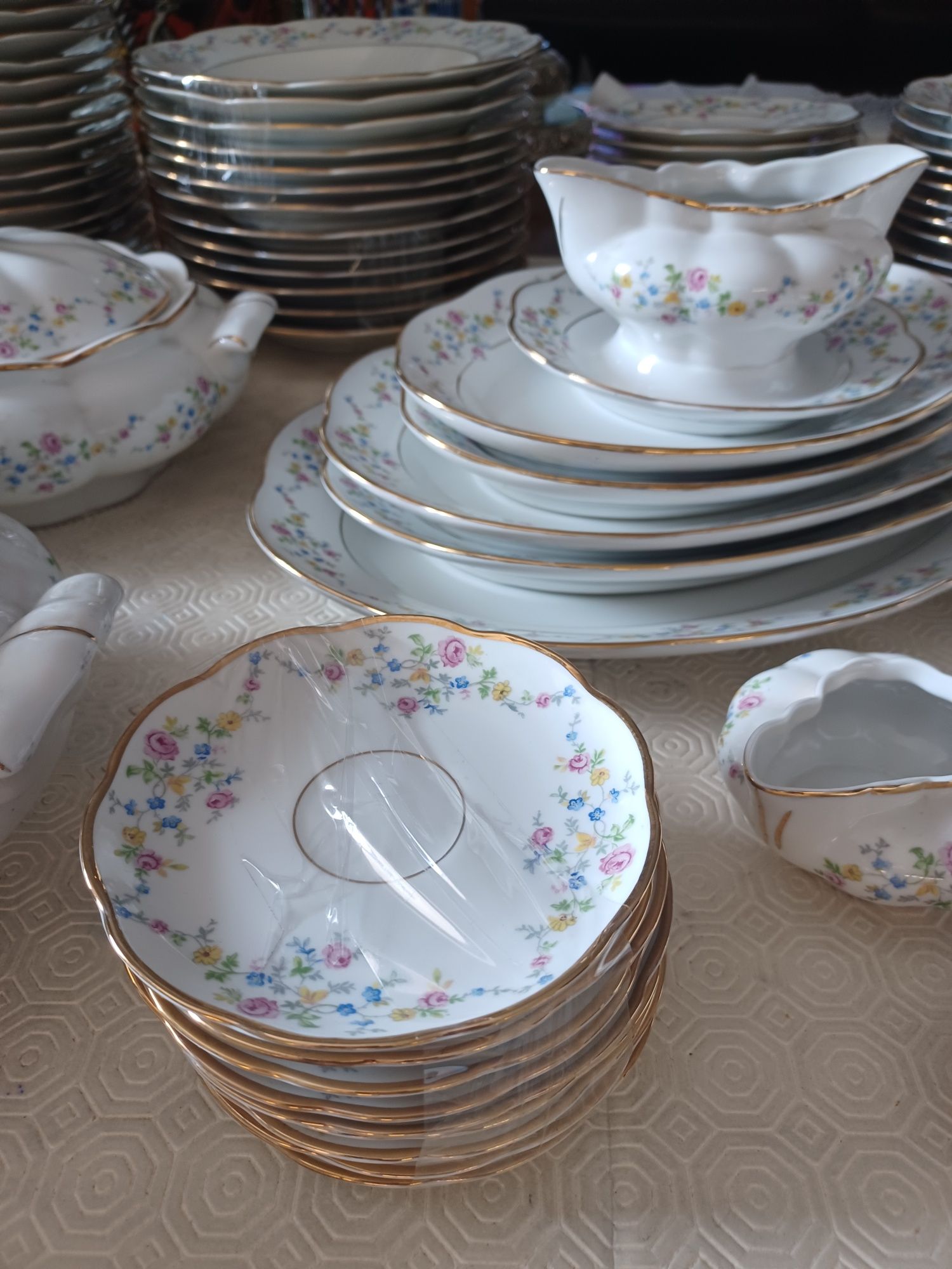 Serviço de jantar e café em porcelana