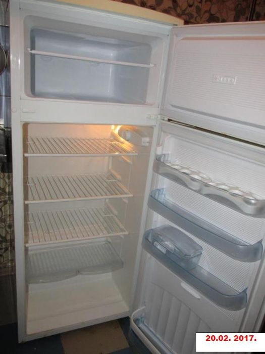 Холодильник Атлант 2-х камерный 155 см работает хорошо морозит