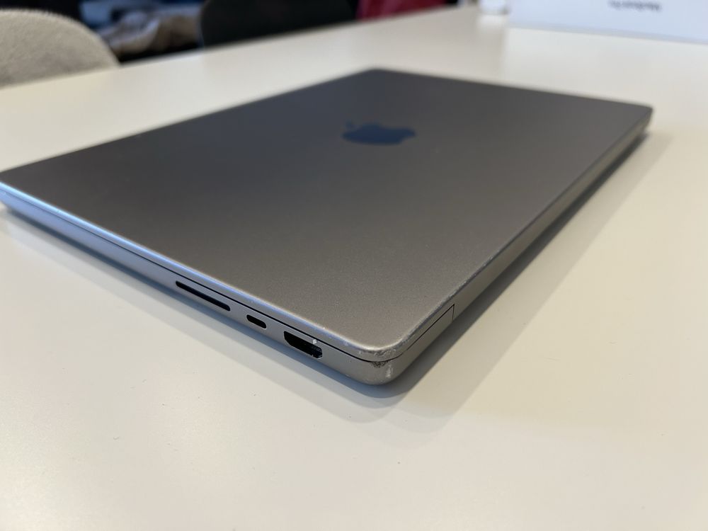 Apple MacBook M1 Pro 14" - 16GB/1TB