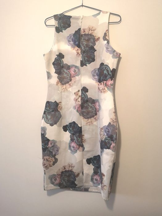 Vestido Floral Elegante – Corte Justo e Feminino