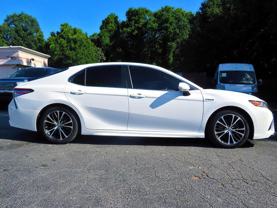 Toyota Camry Hybrid      2019