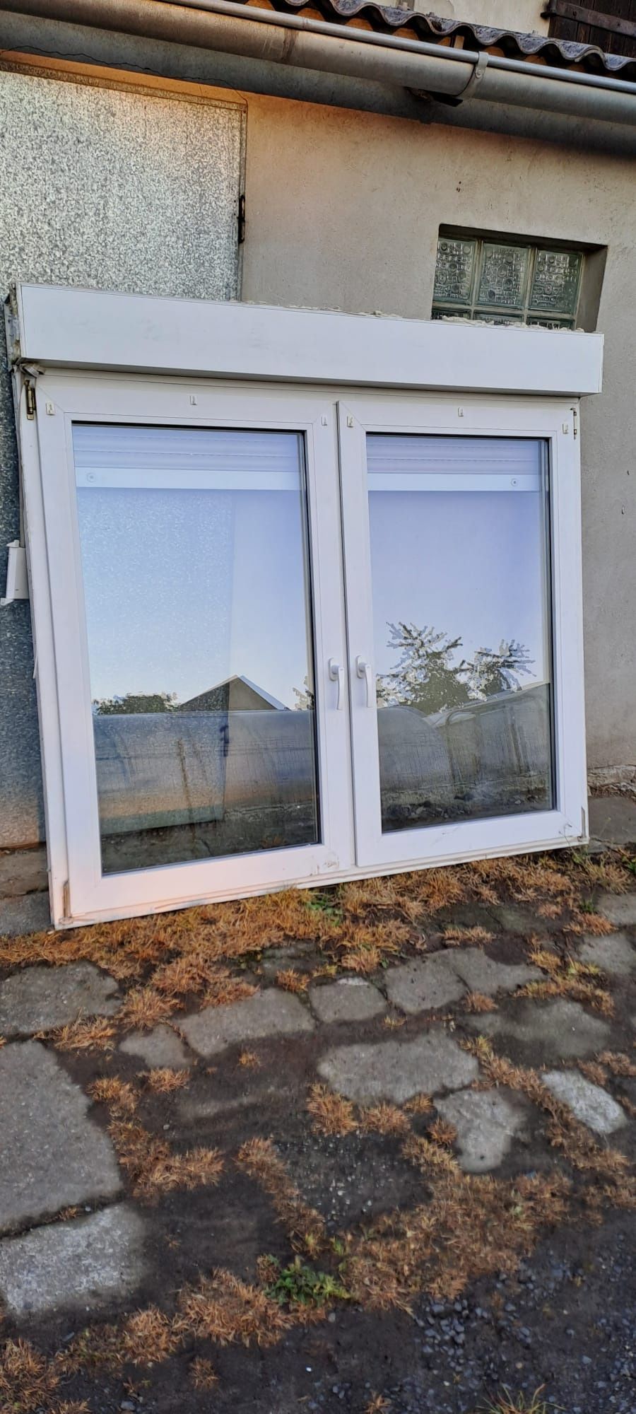 Okno PCV białe z roletą 1 szt. 170 x157 z roletą