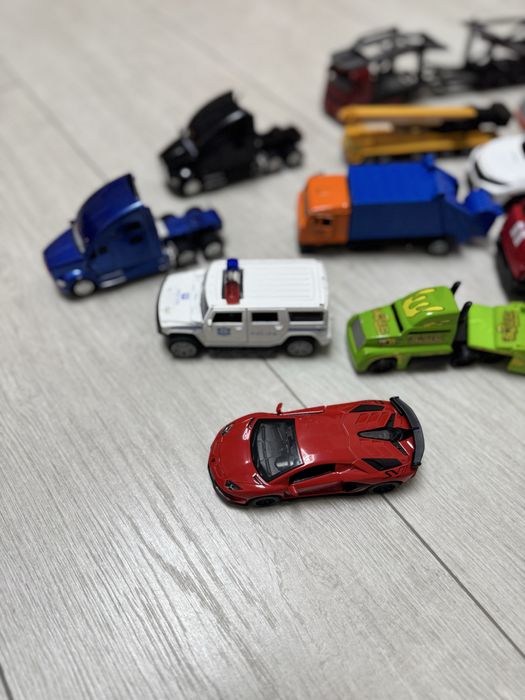 Набір іграшок-машинок! Одним набором!