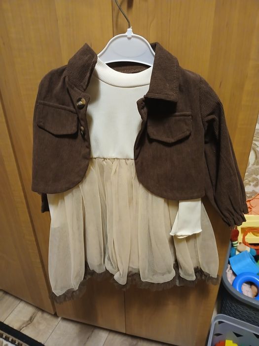 Продам сукню на 1 - 1,6 років.