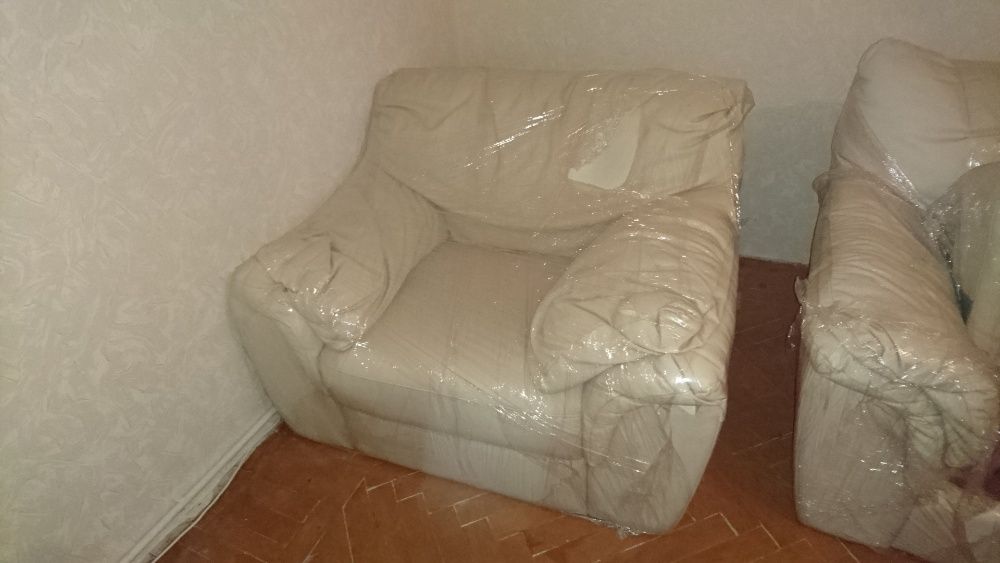 Продам кожаный итальянский мягкий уголок, диван-кровать с креслом