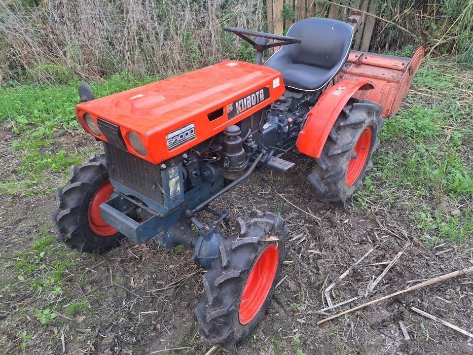 Trator  B6000 4x4