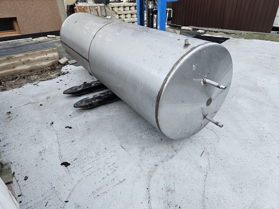 Zbiornik nierdzewny ok 2m³ z nogami nowy